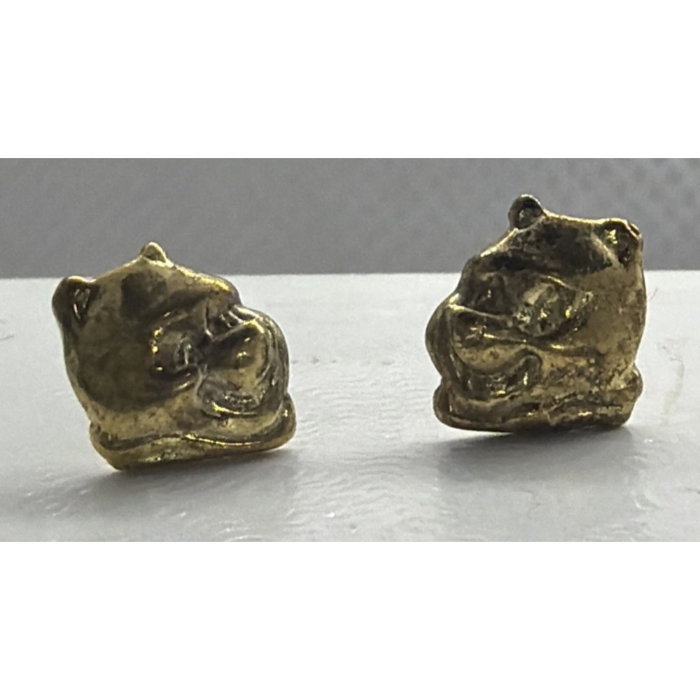 Vintage Winnie The Pooh gold tone Disney earrings stud